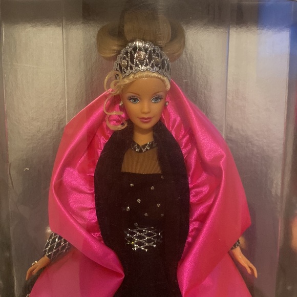 1998 Holiday Barbie-Special Edition - Picture 2 of 9